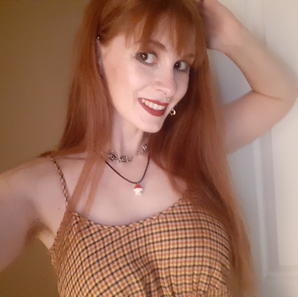 Meet your Posher, Ashley Ann - Picture 2 of 2